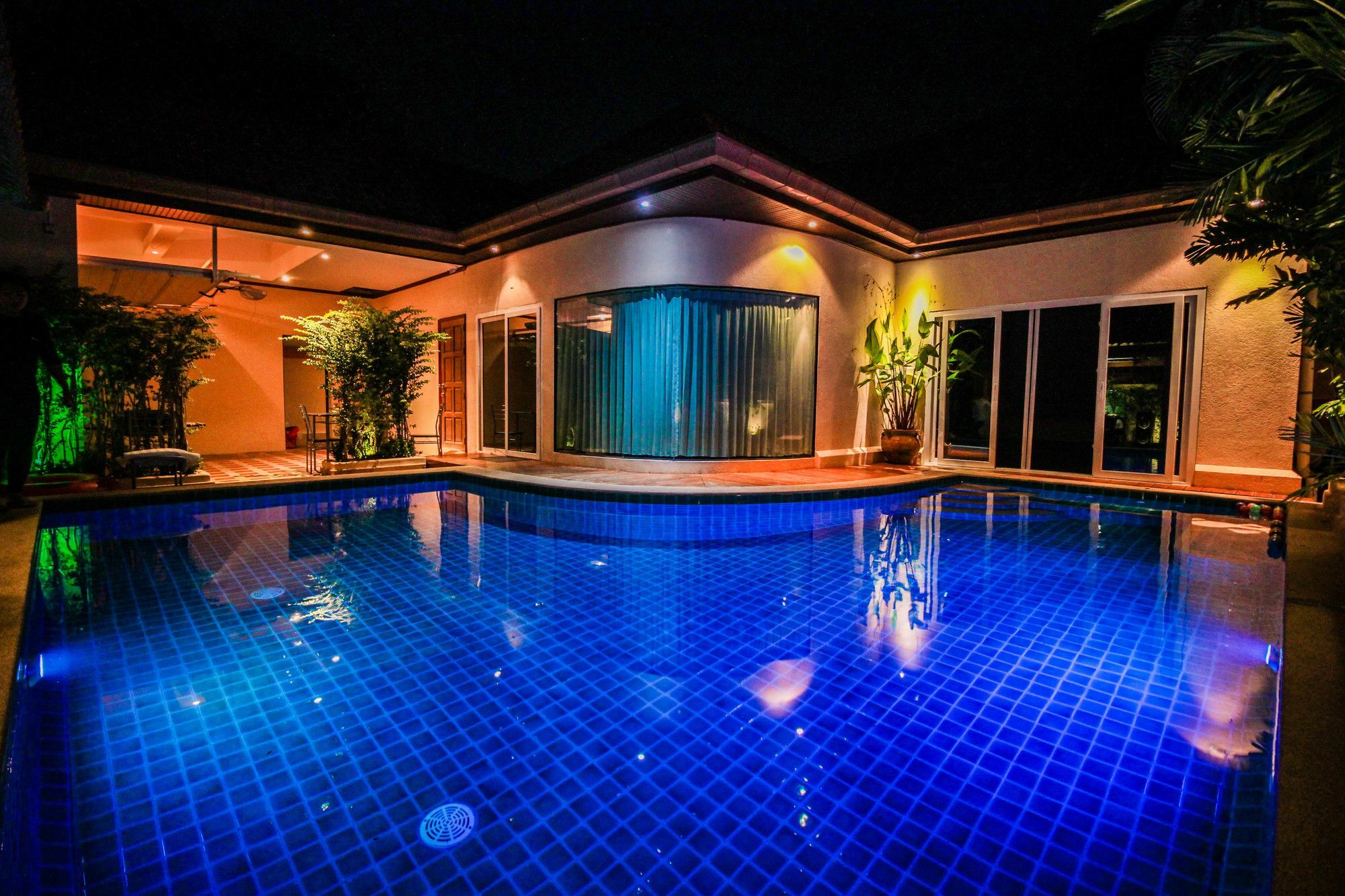 Cosy Beach Pool Villas By Pattaya Sunny Rentals Exterior foto